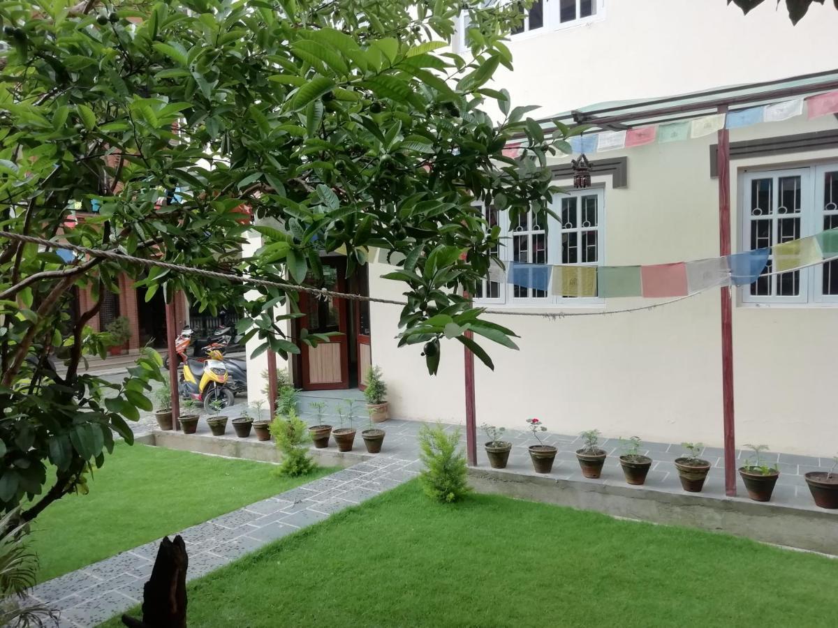 Hotel Chhimeki Kathmandu Esterno foto